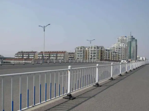 常州道路防撞护栏装置护栏注意事项